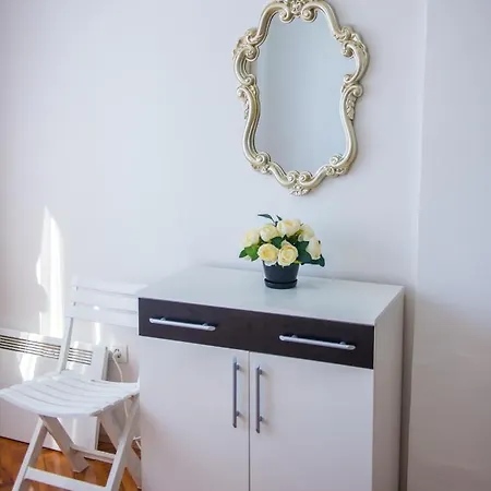 Elegant Avenue Escape *