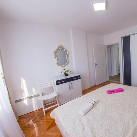 Elegant Avenue Escape דירה