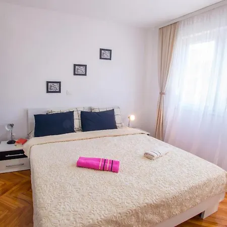 Elegant Avenue Escape * Mostar