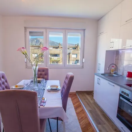 Elegant Avenue Escape *