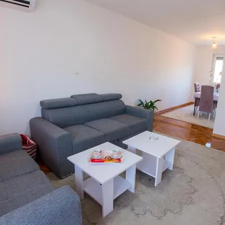 Elegant Avenue Escape דירה