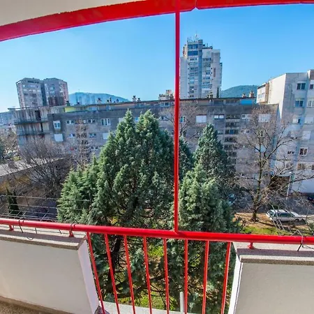 Elegant Avenue Escape