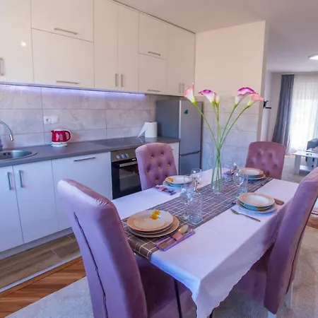 Elegant Avenue Escape *